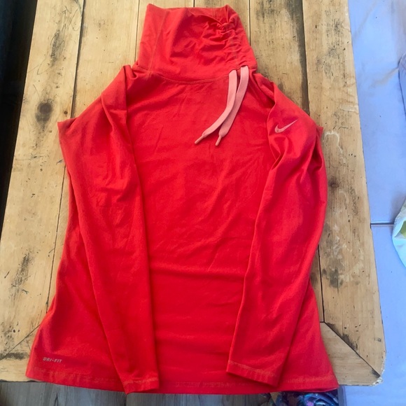 Woman’s Nike pro training sweater. Size XL - Picture 1 of 6